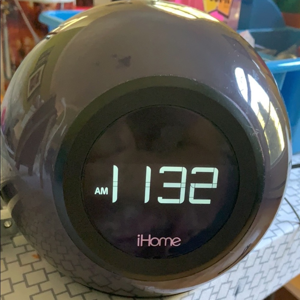 IHome clock - Picture 1 of 1
